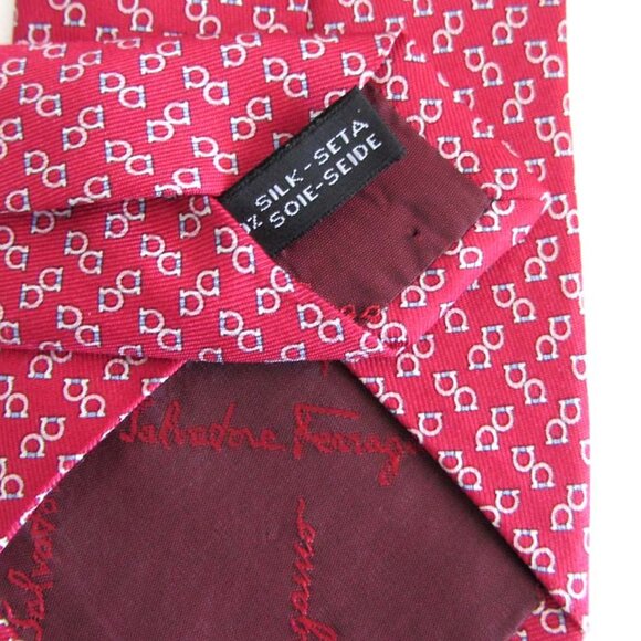 Salvatore Ferragamo Tie Silk Necktie Gancini Logo Buoy Bird  FERRAGAMO iconic red Gancini logo print neck tie 100% silk